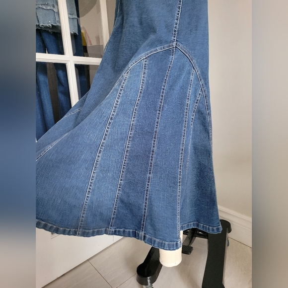 Y2K denim maxi skirt with flared panels, low rise - Picture 6 of 15